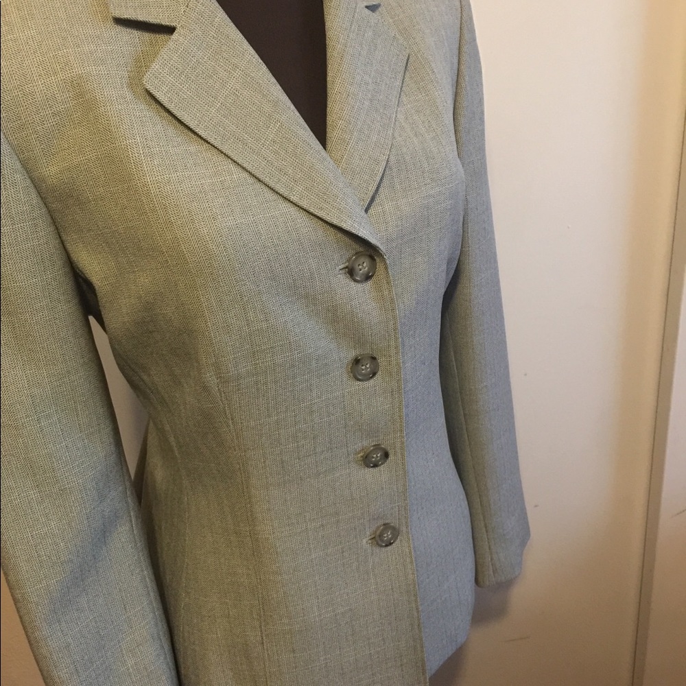 Grey suit - Picture 2 of 8